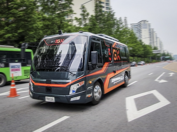 SKT가 서울시와 5G 자율주행 버스를 공개했다. 사진= SK텔레콤 제공