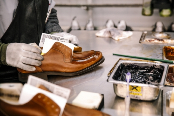 금강제화가 소규모 신발제조업체에 허위 세금계산서를 작성하도록 종용했다는 논란에 대해 의혹을 전면 부인했다. 사진 금강제화 제공