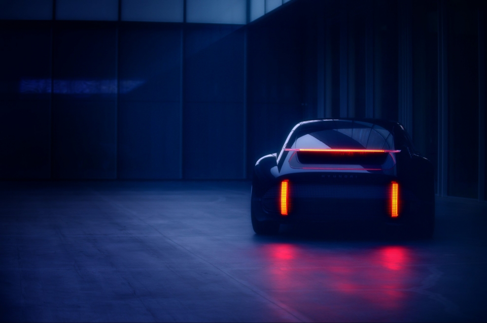 현대자동차가 미래 디자인의 방향성을 담아낸 새로운 EV 콘셉트카 프로페시의 티저 이미지를 공개했다. 현대차 제공 [뉴스락]