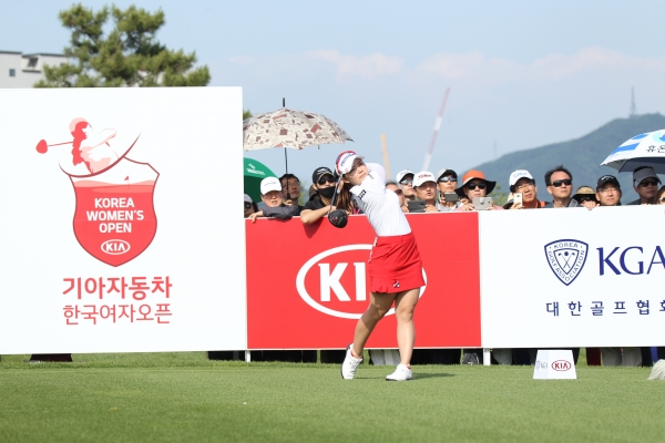 이다현 선수가 지난 제33회 한국여자오픈 대회에서 스윙을 하는 모습. 사진 기아차 제공 [뉴스락]