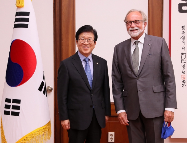 (왼쪽부터) 박병석 국회의장, 미하엘 라이터러 주한EU대사. 사진 국회 제공 [뉴스락]