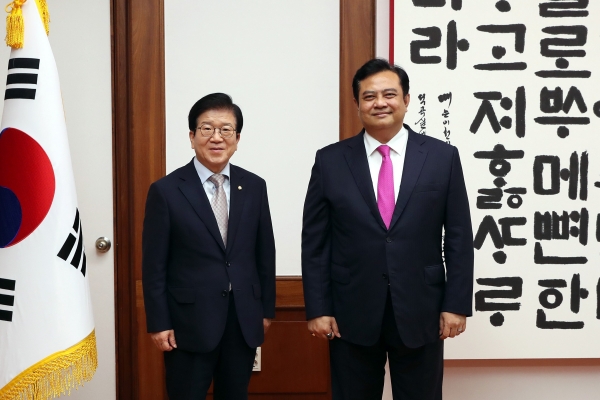 박병석 국회의장(왼쪽)이 우마르 하디 주한인도네시아대사(오른쪽)를 만났다. 사진 국회 제공 [뉴스락]