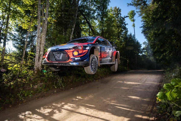 에스토니아 랠리서 열린 ‘2020 월드랠리챔피언십’ 4차 대회에서 현대자동차 ‘i20 Coupe WRC’ 랠리카가 달리고 있는 모습. 사진 현대차 제공 [뉴스락]