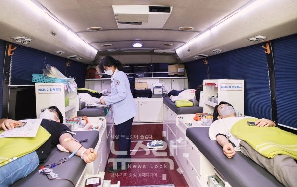 넥센타이어가 서울 마곡에 위치한 중앙연구소에서 임직원이 참여하는 사랑의 헌혈 캠페인을 진행했다. 사진 넥센타이어 제공 [뉴스락]