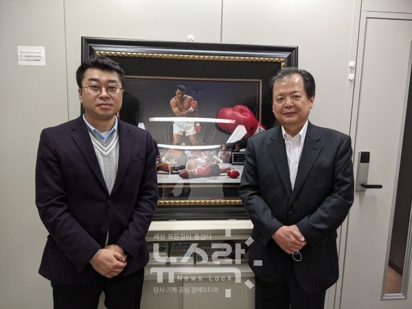 박부현 악어디지털 일본 법인 이사(왼쪽)와 하루야마 요우 AOS데이터 대표. 사진 악어디지털 제공 [뉴스락]