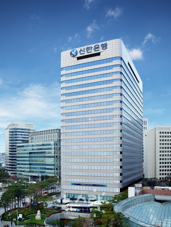 신한은행은 지난 23일 정기이사회를 열고 국내 시중은행 최초로 이사회 산하 ESG위원회 신설을 결의했다고 24일 밝혔다. 사진 신한은행 제공 [뉴스락]