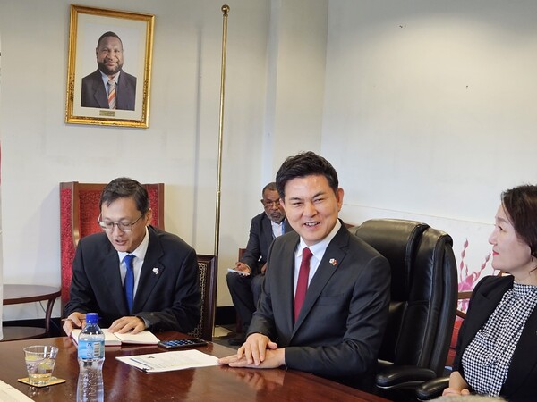 김태호 외통위 위원장이 파푸아뉴기니 총리를 예방했다. 국회 제공 [뉴스락]