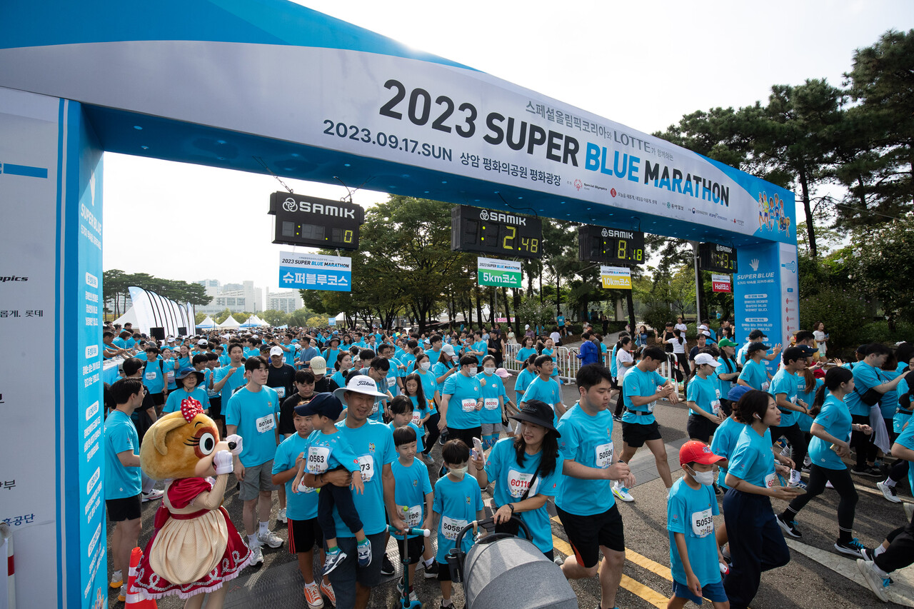 롯데가 17일 장애인 인식 개선을 위한 2023 슈퍼블루마라톤을 개최했다. 롯데 제공 [뉴스락]