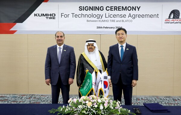 금호타이어는 중동의 최대 자동차 소비국이자 수입국인 사우디아라비아의 ‘블랏코’와 기술수출 계약을 체결했다. 금호타이어 제공 [뉴스락]
