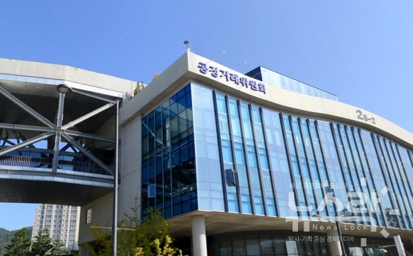 공정거래위원회(이하 공정위)는&nbsp; 포스코가 매년 실시한 광양제철소 생산 후판제품 운송용역 입찰에서 낙찰예정자, 들러리 사업자 및 투찰가격을 담합한 동방, 서강기업, 동화 등 3개사에 대해 시정명령과 총 2억 3300만원의 과징금을 부과하기로 했다.&nbsp;사진=네이버 [뉴스락]