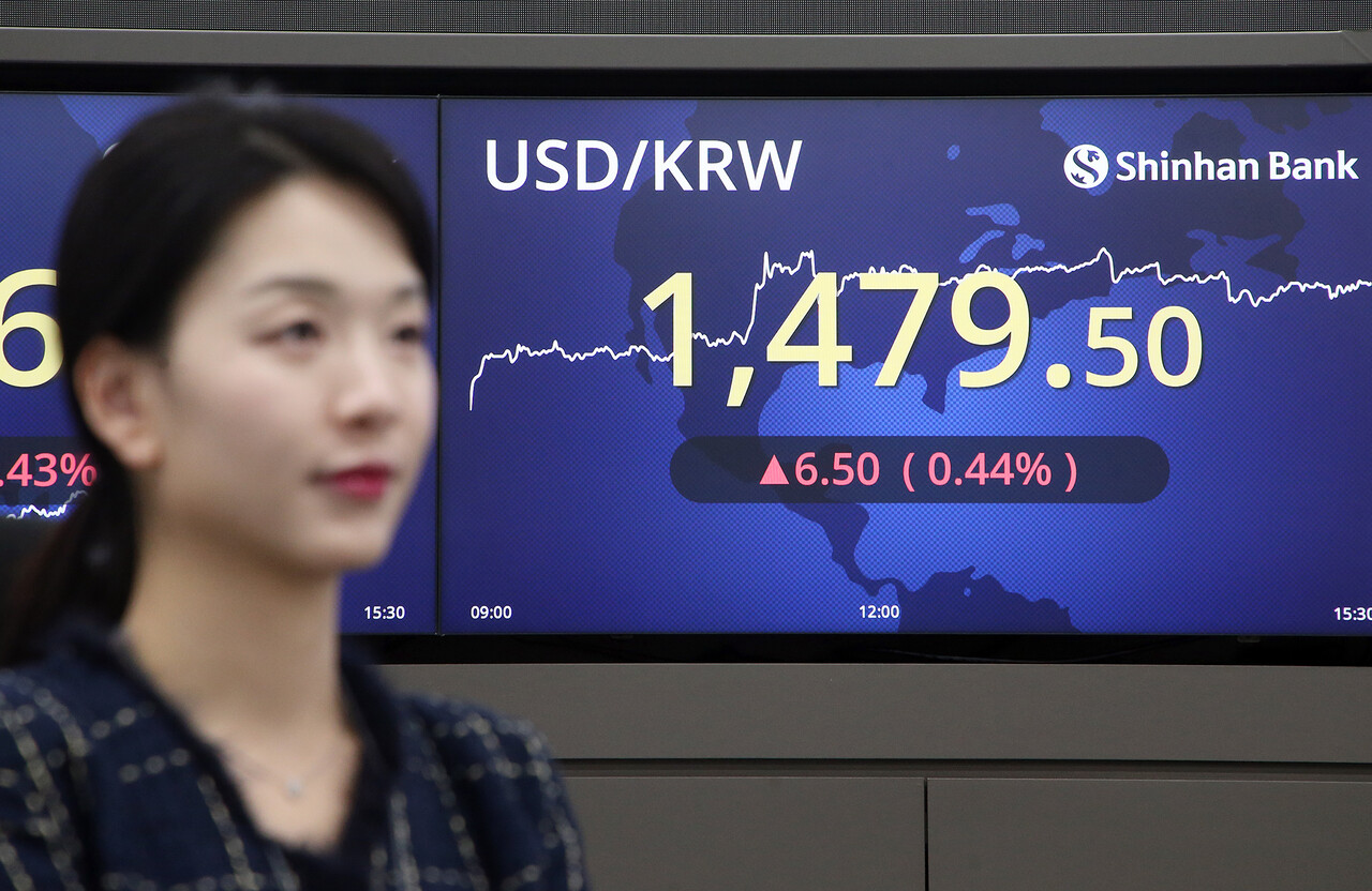 달러 빗장 푼다… 정부, 1480원 방어 위해 외환 규제 대수술 < 금융 ׀ 증권 ׀ 보험 ׀ 카드 ׀ 공기업 < 경제 < 기사본문 -  뉴스락