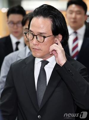 '횡령·배임' 조현범 한국앤컴퍼니 회장, 항소심 징역 2년 감형...법정구... - 뉴스 썸네일 이미지